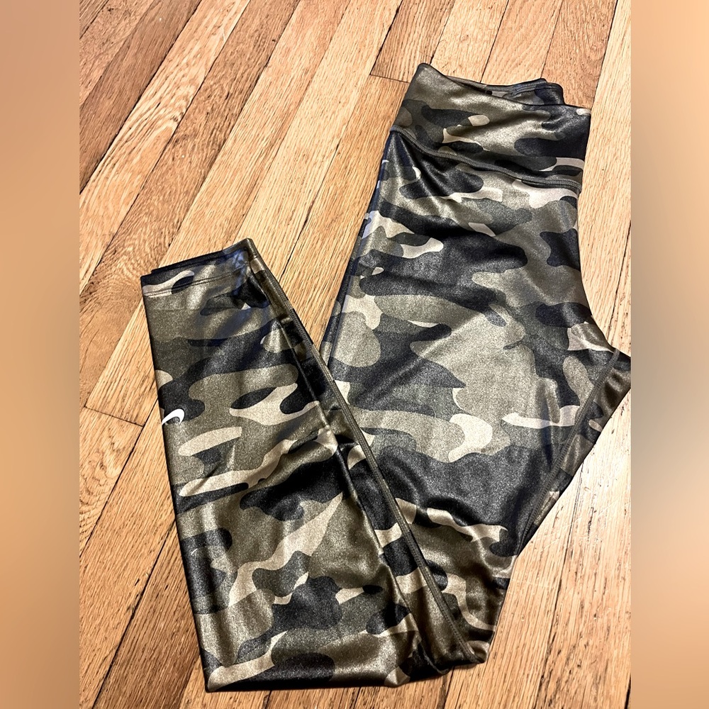 Nike Women’s Dri-Fit One Mid Rise Camo Leggings